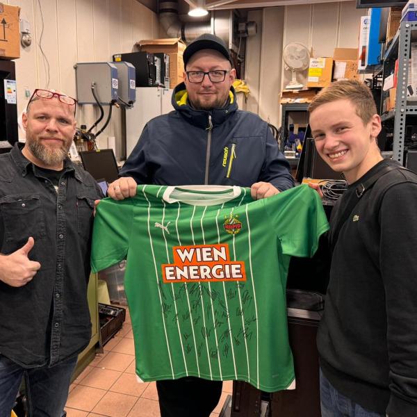 Versteigerung eines signierten Trikots des SK Rapid!